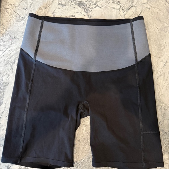 Spanx EveryWear Icon Bike Short w/Pocket 7" 50204R Black - Large Excellent Cond. - Picture 8 of 9